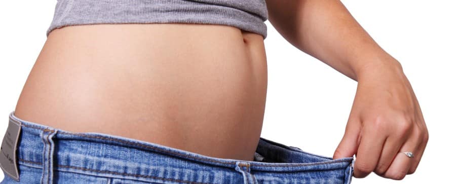 सुरक्षित वजन घटाने का सही तरीका जानें: 1–2 पाउंड/सप्ताह, संतुलित डाइट, स्ट्रेंथ ट्रेनिंग, हाइड्रेशन और स्किन-हेयर केयर से टिकाऊ नतीजे पाएं ।